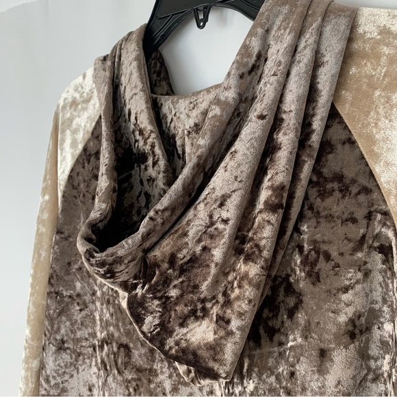 Bird & Vine Velvet Pullover - Picture 10 of 11